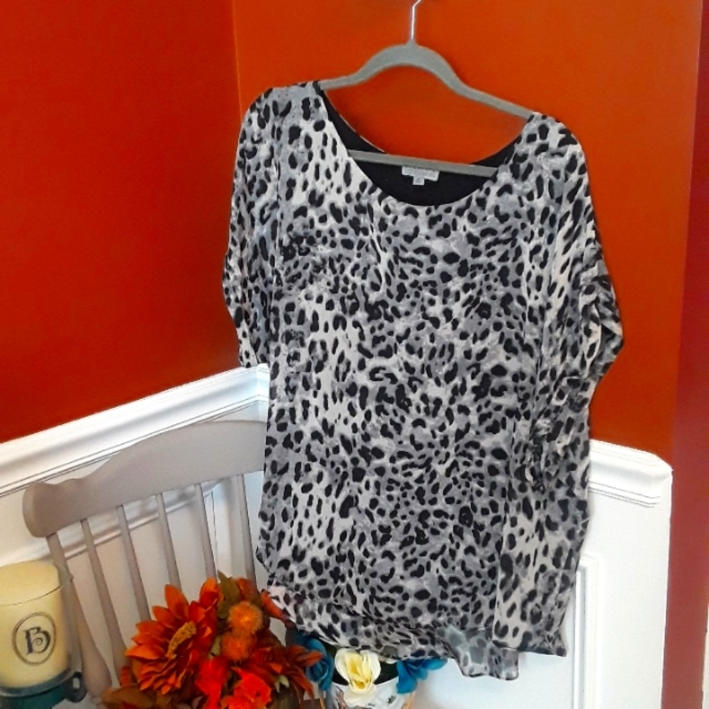 Black and gray flowy animal print short sleeve shirt